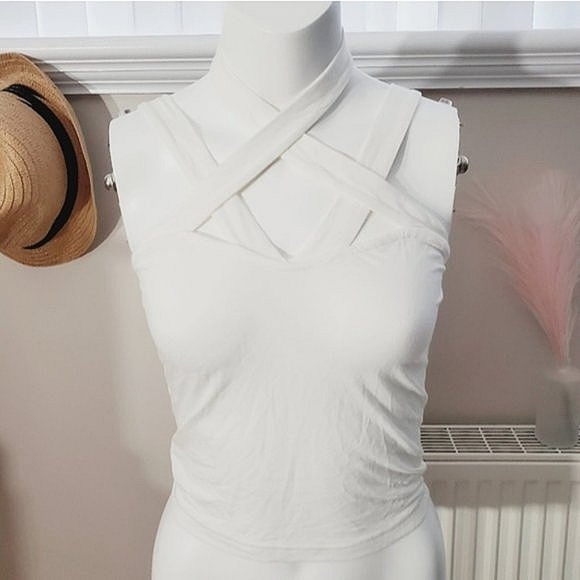 SHEIN Tops - Super Soft criss cross ring neck sleeveless crop top- Small